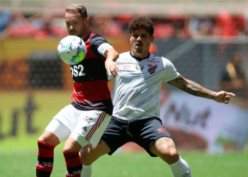 No Maracanã, Flamengo e Athletico duelam pelo Brasileirão